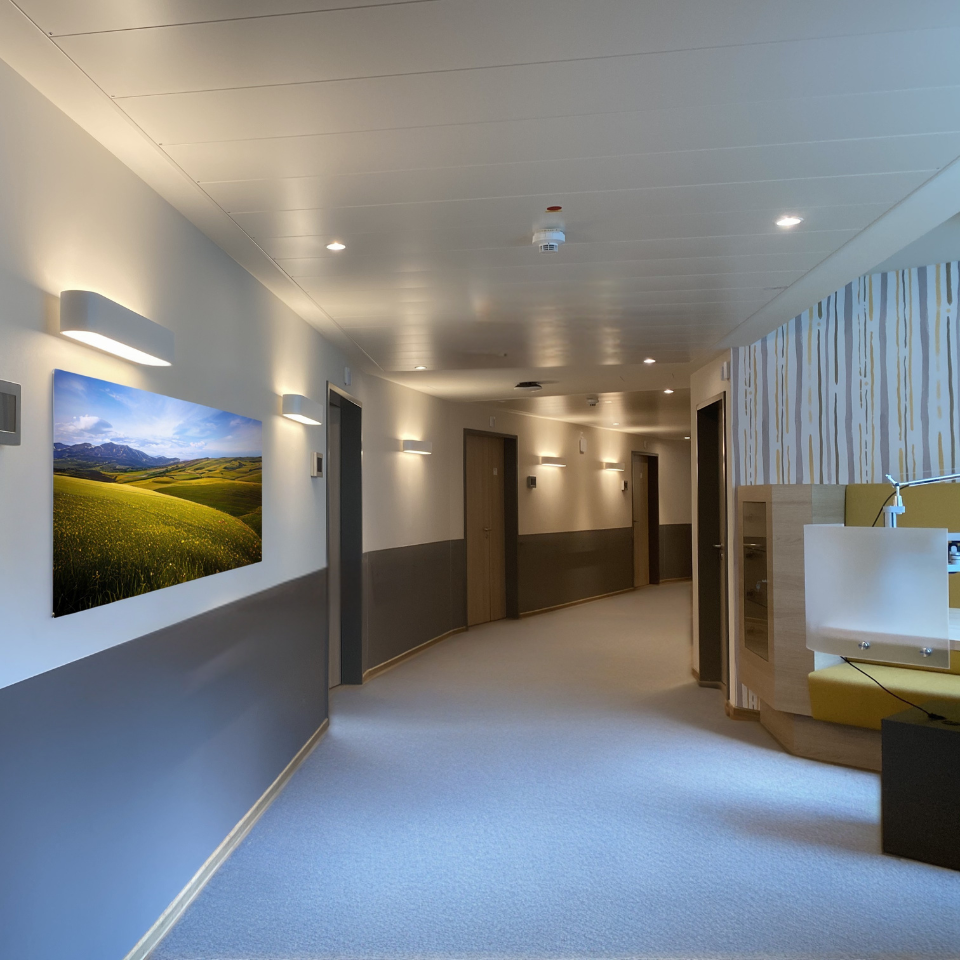 Wandschutz im Hotelflur unterer Wandbereich