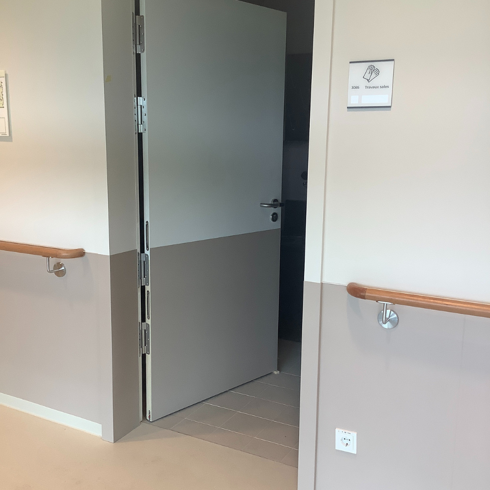 Wandschutz im unteren T&uuml;rbereich und an der T&uuml;rzarge