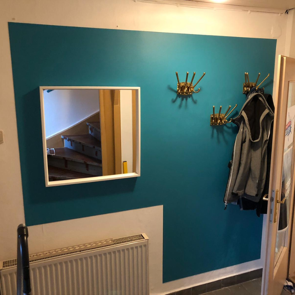 Spritzschutz G&auml;ste WC hinter Toilette und Waschbecken