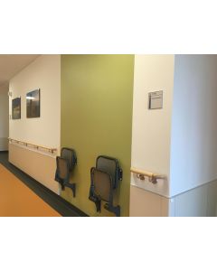 Wandschutz hinter Stühlen