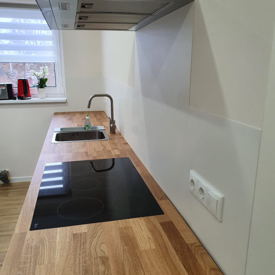 Wandschutz K&uuml;chenzeile in der Ferienwohnung